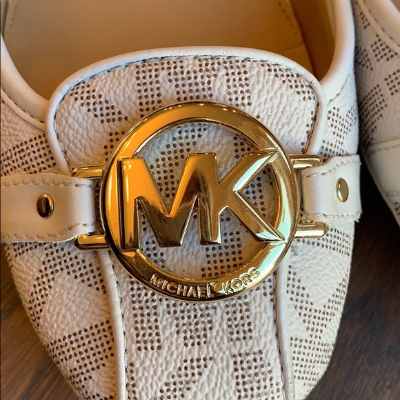 ⭐️MK Michael Kors Flats⭐️ - Picture 7 of 7